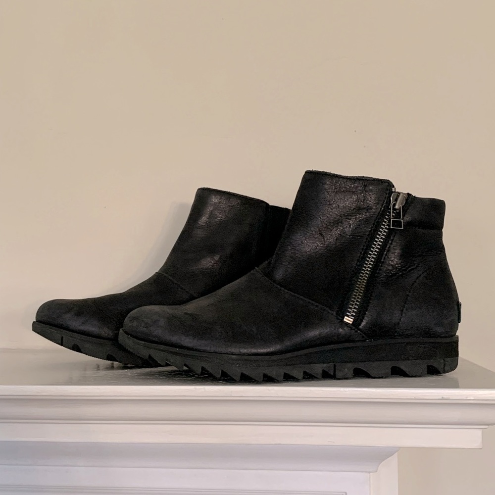 Sorel Harlow Black waterproof Leather size 8 ankle boot side zipper